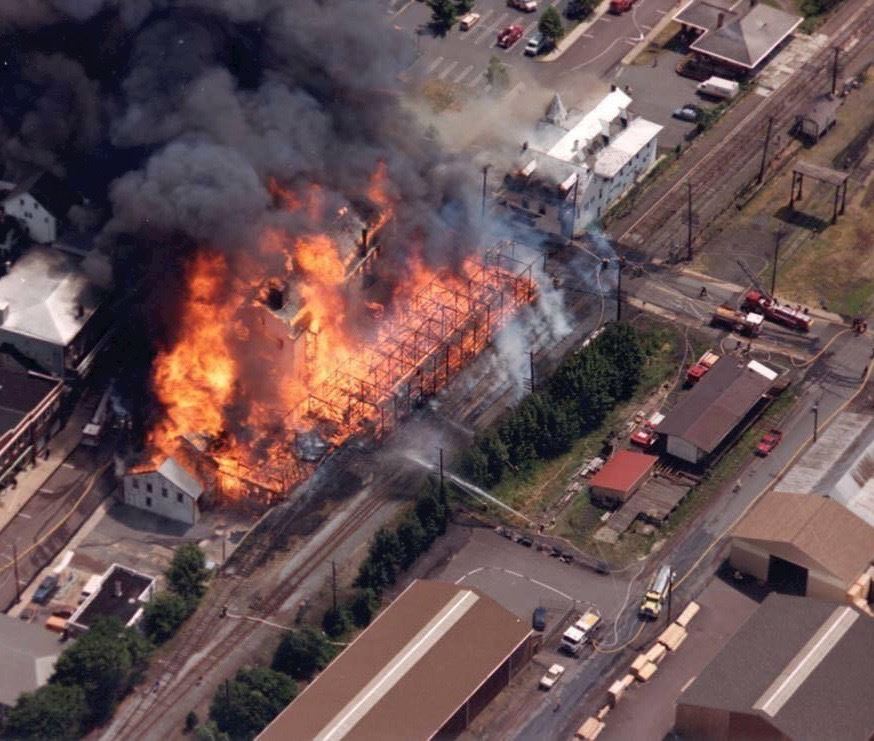 19424429_1902084320041718_2150063136354915353_n (1)